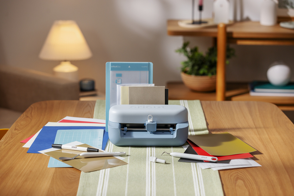 Joy-2-With-Material-And-Tools-Blue-026.psd-Hig-Resolution